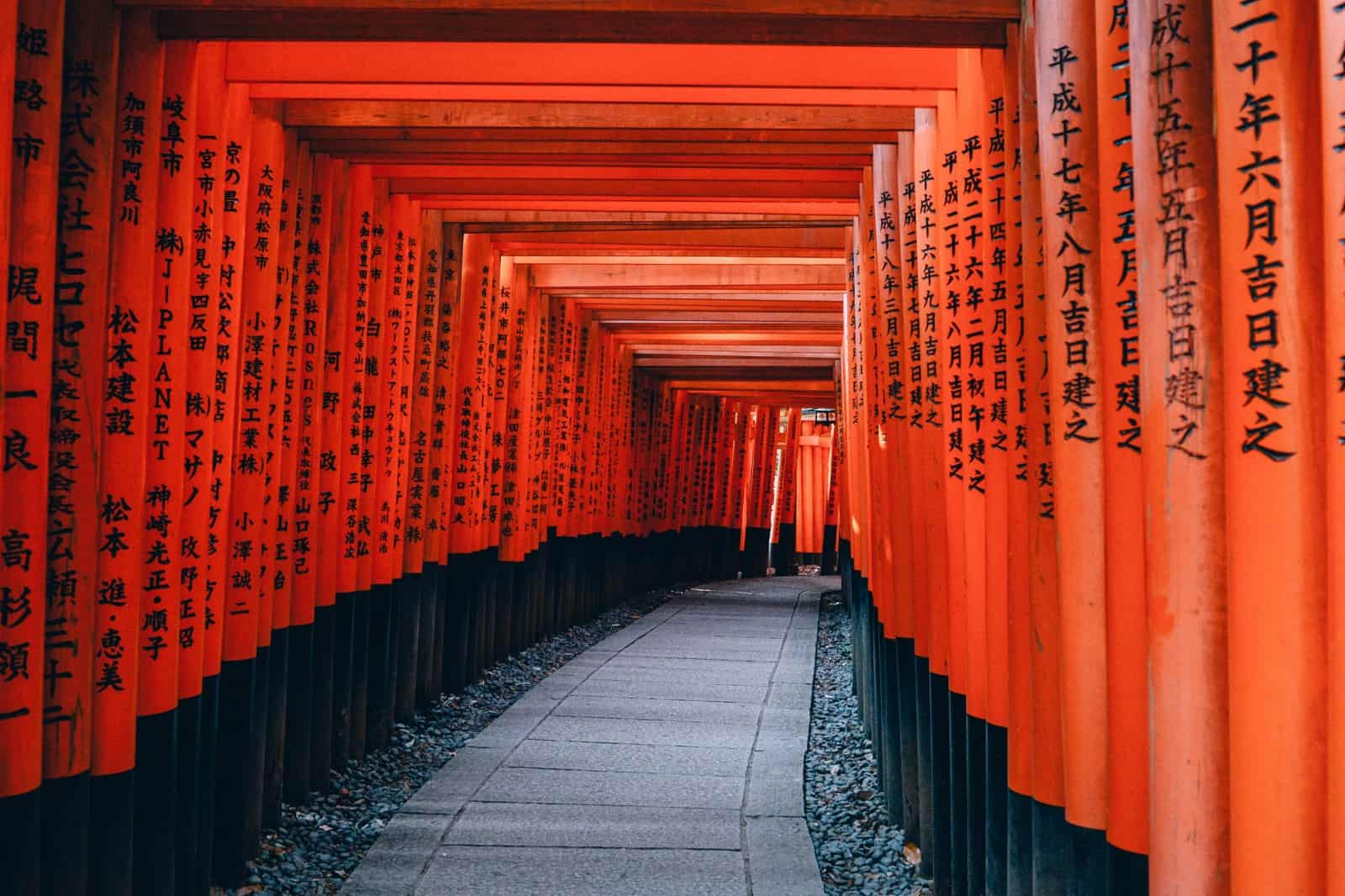 visit the Fushimi Inari Shrine