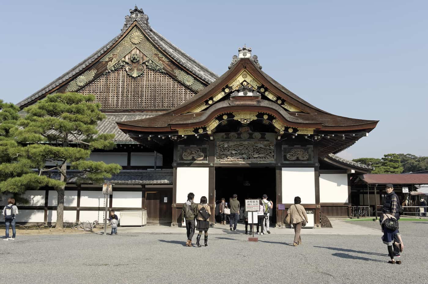 visit the Nijō Castle