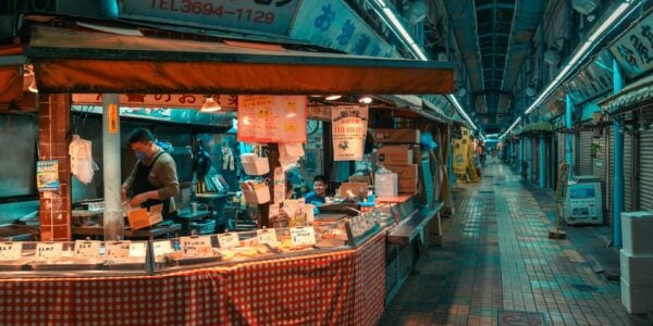 Japan Street Food: The Real Guide to What’s Worth Eating